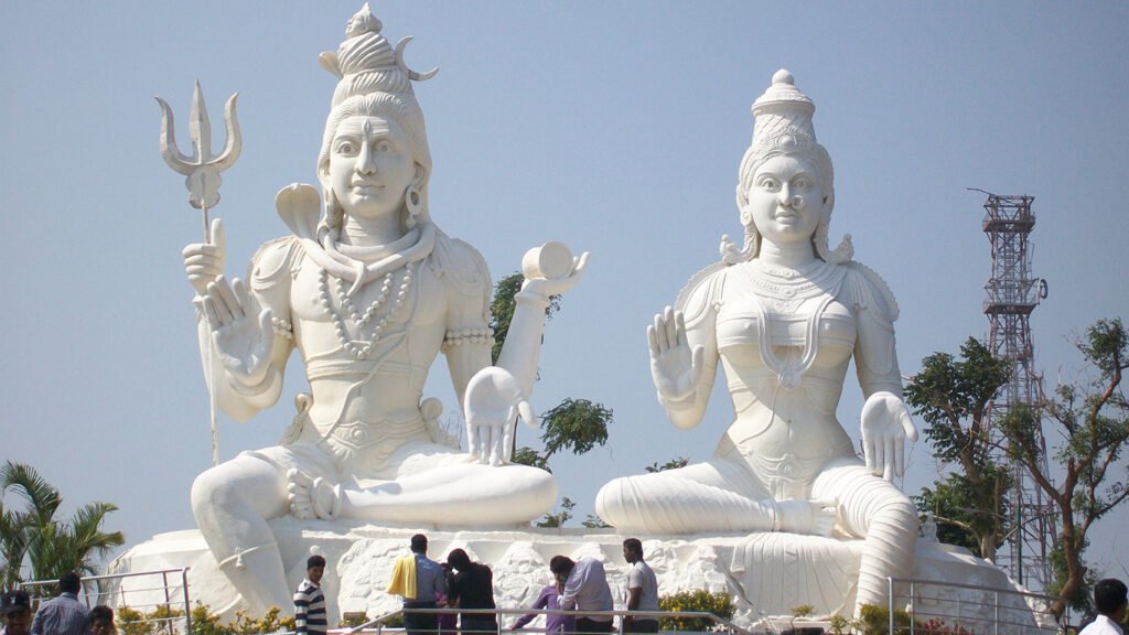 Shiva_and_Parvati_statues_in_Kailsagiri_park_02 - Copy